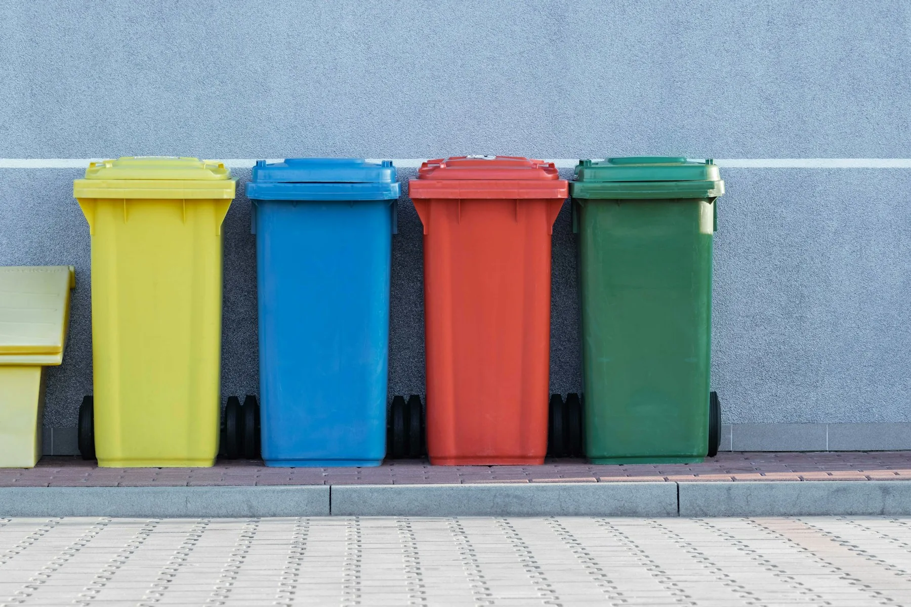 Odpowiedzialna segregacja odpadów jako codzienny ekologiczny nawyk